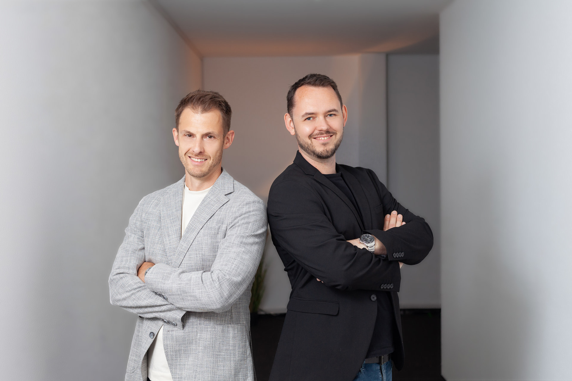 Gerald Huber und Robin Lange, Geschäftsführer der Neckar Wohnkonzepte GmbH
