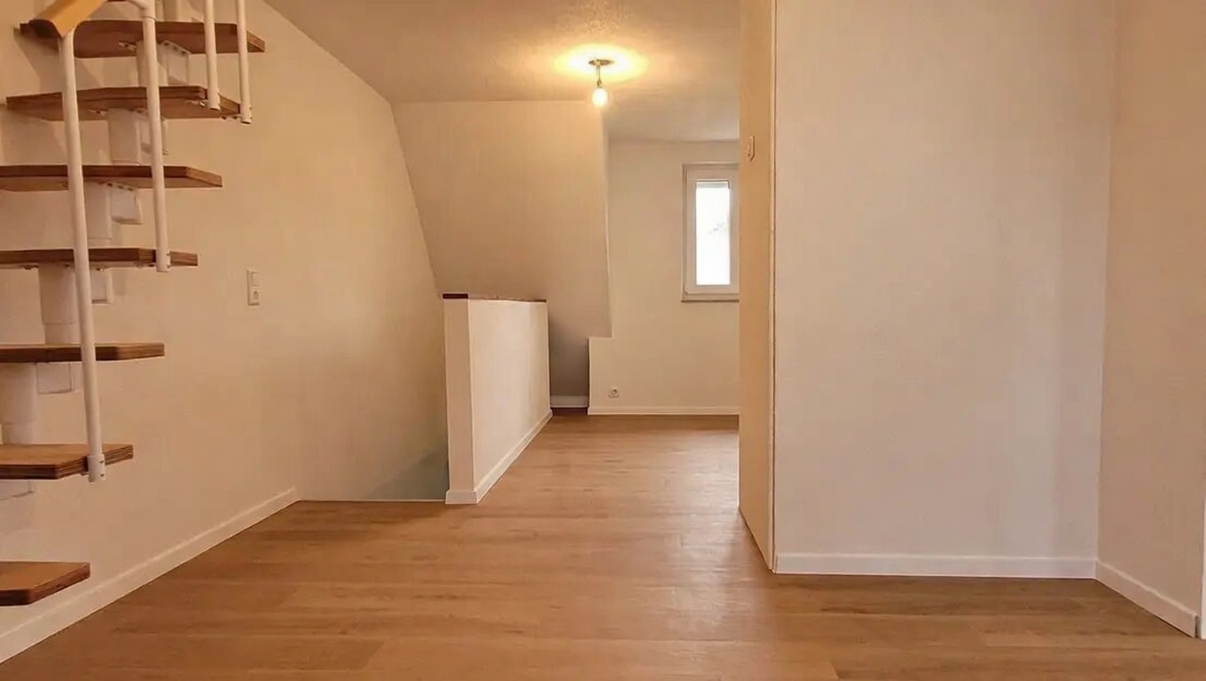 Treppenaufgang und Flur im sanierten Obergeschoss in Schwäbisch Hall